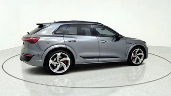 2024 Audi SQ8 e-tron Prestige – miniatura 9