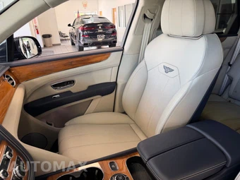 2024 Bentley Bentayga V8 - miniatura 11
