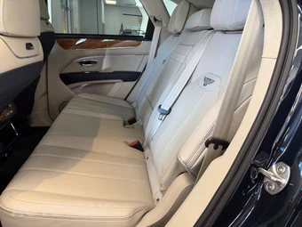 2024 Bentley Bentayga V8 - miniatura 14