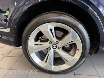 2024 Bentley Bentayga V8 - miniatura 5