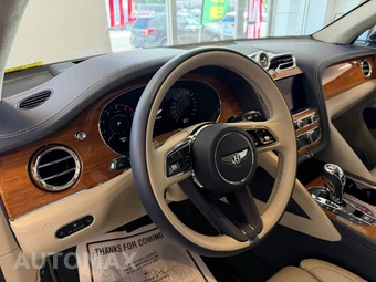 2024 Bentley Bentayga V8 - miniatura 9