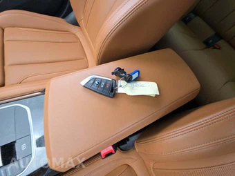 2024 BMW 3 Series Sedan 330i xDrive - miniatura 8