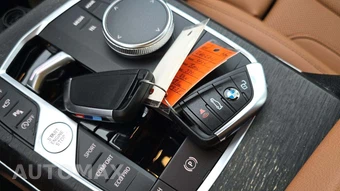 2024 BMW 3 Series Sedan 330i xDrive M SPORT LINE - miniatura 23