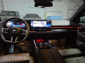 2024 BMW 5 Series Sedan 530i M SPORT LINE - miniatura 7