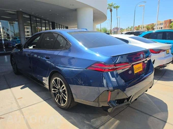 2024 BMW 5 Series Sedan 530i M SPORT LINE - miniatura 2