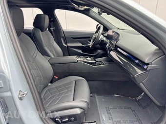 2024 BMW 5 Series Sedan 530i M SPORT LINE - miniatura 14