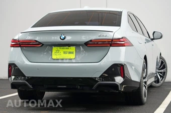 2024 BMW 5 Series Sedan 530i M SPORT LINE - miniatura 3