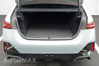 2024 BMW 5 Series Sedan 530i M SPORT LINE - miniatura 8