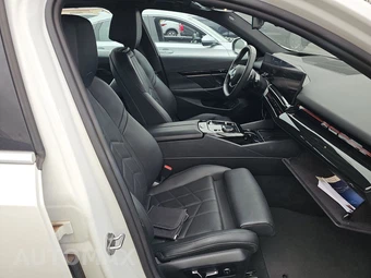 2024 BMW 5 Series Sedan 530i - miniatura 8