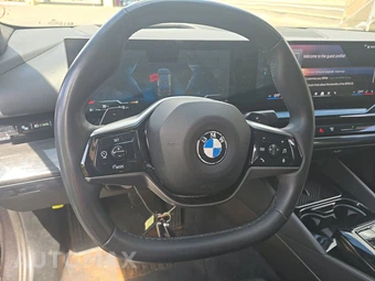 2024 BMW 5 Series Sedan 530i - miniatura 10
