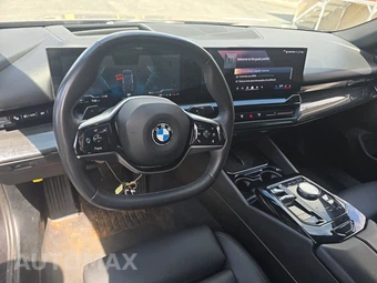 2024 BMW 5 Series Sedan 530i - miniatura 11