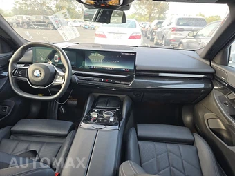 2024 BMW 5 Series Sedan 530i - miniatura 11