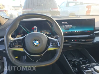 2024 BMW 5 Series Sedan 530i - miniatura 10