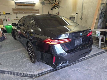 2024 BMW 5 Series Sedan 530i xDrive M SPORT LINE - miniatura 2