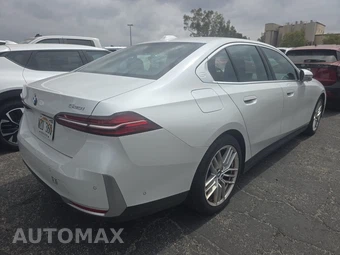 2024 BMW 5 Series Sedan 530i xDrive - miniatura 4
