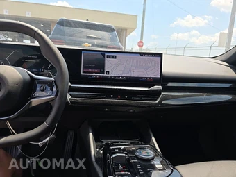 2024 BMW 5 Series Sedan 530i xDrive - miniatura 17