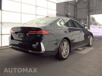 2024 BMW 5 Series Sedan 530i xDrive - miniatura 5