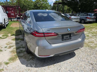 2024 BMW 5 Series Sedan 530i xDrive - miniatura 2