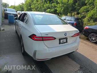 2024 BMW 5 Series Sedan 530i xDrive - miniatura 2