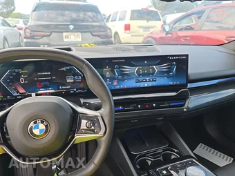 2024 BMW 5 Series Sedan 530i xDrive - miniatura 11