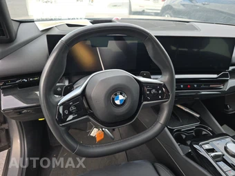 2024 BMW 5 Series Sedan 530i xDrive - miniatura 10