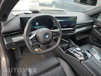 2024 BMW 5 Series Sedan 530i xDrive - miniatura 11
