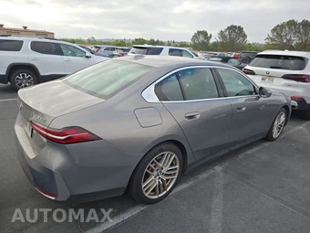 2024 BMW 5 Series Sedan 530i xDrive - miniatura 4