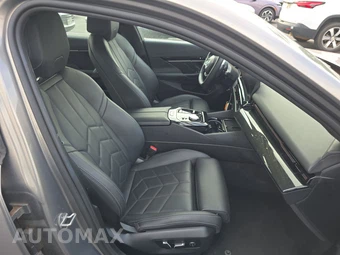 2024 BMW 5 Series Sedan 530i xDrive - miniatura 8