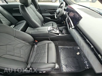 2024 BMW 5 Series Sedan 530i xDrive - miniatura 8