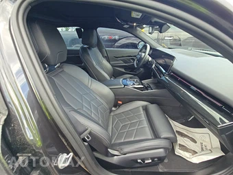 2024 BMW 5 Series Sedan 530i xDrive - miniatura 14