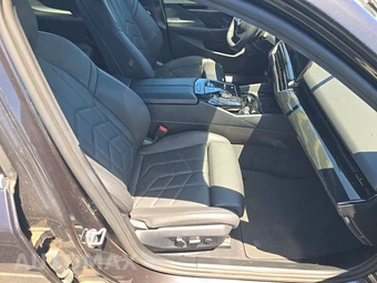 2024 BMW 5 Series Sedan 530i xDrive - miniatura 8