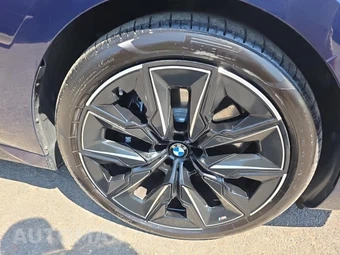 2024 BMW 7 Series 740i xDrive - miniatura 9