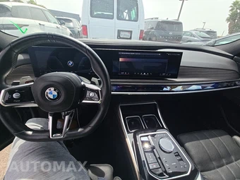 2024 BMW 7 Series 760i xDrive - miniatura 17