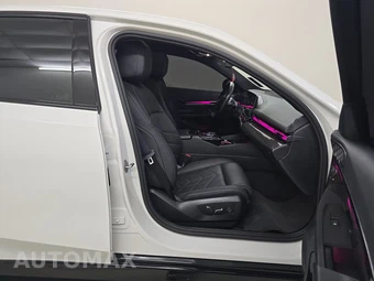 2024 BMW i5 M60 - miniatura 8