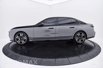 2024 BMW i7 M70 - miniatura 12