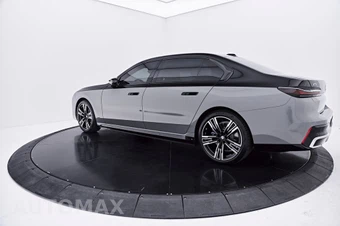2024 BMW i7 M70 - miniatura 13