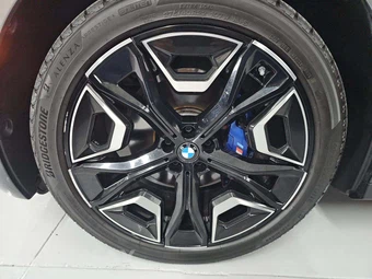 2024 BMW iX Sports Activity Vehicle M60 - miniatura 23