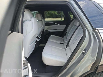 2024 Cadillac LYRIQ Luxury 1 w/1SC - miniatura 10