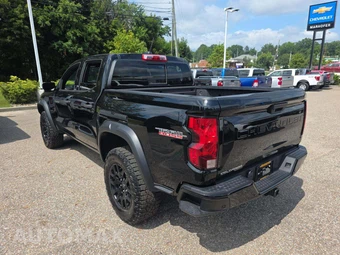 2024 Chevrolet Colorado Trail Boss Crew Cab Short Bed 0TR - miniatura 2