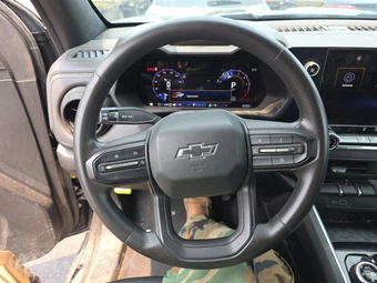 2024 Chevrolet Colorado Trail Boss Crew Cab Short Bed 0TR - miniatura 10