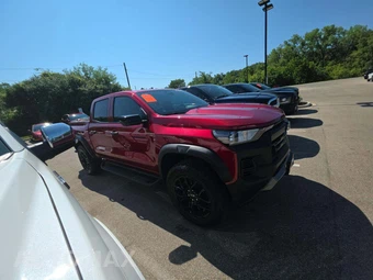 2024 Chevrolet Colorado Trail Boss Crew Cab Short Bed 0TR - miniatura 4
