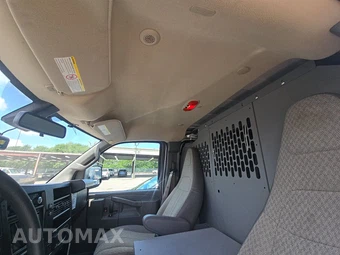 2024 Chevrolet Express 2500 Cargo Van 1WT 135.0" WB - miniatura 17