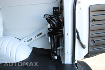 2024 Chevrolet Express 2500 Cargo Van 1WT 135.0" WB - miniatura 18