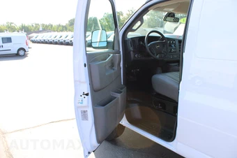2024 Chevrolet Express 2500 Cargo Van 1WT 135.0" WB - miniatura 25