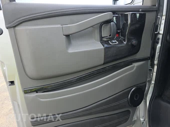 2024 Chevrolet Express 2500 Cargo Van 1WT 135.0" WB - miniatura 9