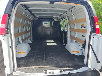2024 Chevrolet Express 2500 Cargo Van 1WT 135.0" WB – miniatura 16
