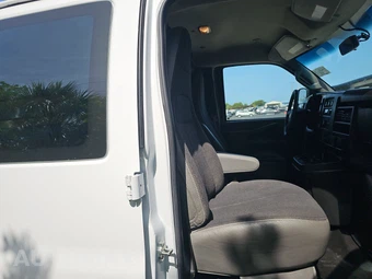 2024 Chevrolet Express 2500 Cargo Van 1WT 135.0" WB – miniatura 8