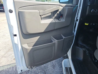 2024 Chevrolet Express 2500 Cargo Van 1WT 135.0" WB – miniatura 9