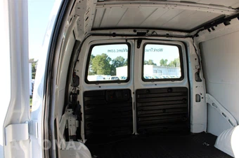 2024 Chevrolet Express 2500 Cargo Van 1WT 135.0" WB - miniatura 12