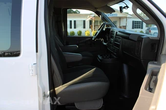 2024 Chevrolet Express 2500 Cargo Van 1WT 135.0" WB - miniatura 21